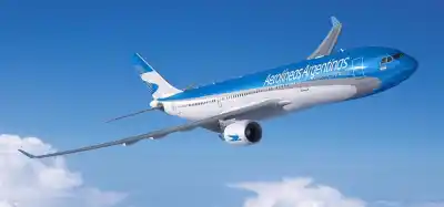 Emergencia en pleno vuelo: el avión que iba a Iguazú tuvo que aterrizar de urgencia en Ezeiza