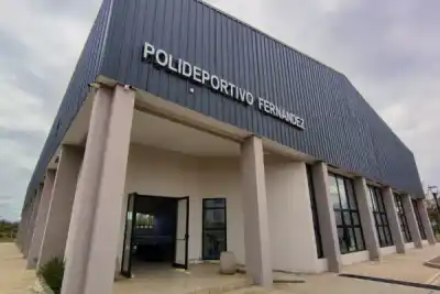 Instalan moderno sistema de ventilación en el natatorio municipal de Fernández