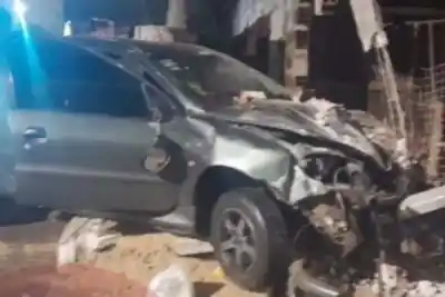 Un conductor alcoholizado chocó contra una vivienda en Goya y llevaba un menor a bordo
