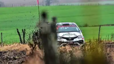El barro no pudo con ellos: Bonnin lidera la primera etapa del Rally Entrerriano