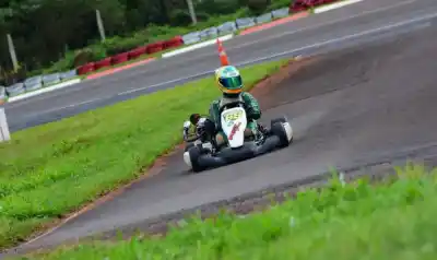 El karting misionero hizo rugir los motores en Posadas: 74 pilotos y un final de infarto
