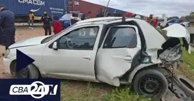 Falla mecánica en plena vía: el tren de 17 vagones embistió un auto con seis ocupantes