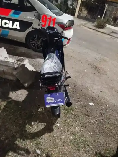 Entró a una concesionaria, robó una moto 0 KM y las cámaras lo delataron: así lo atraparon