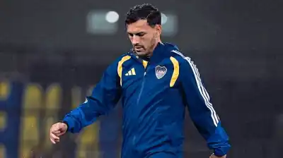 Alerta máxima en Boca: Paredes sintió una molestia y se retiró en el entretiempo ante Platense