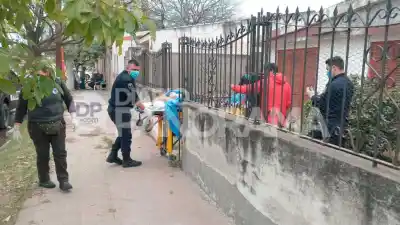 Vivía sola y llevaba días sin responder: el dramático rescate de una octogenaria en el barrio Tradición
