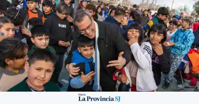 Un mar de chicos y juegos: así arrancó el festejo del Día del Niño en Rawson