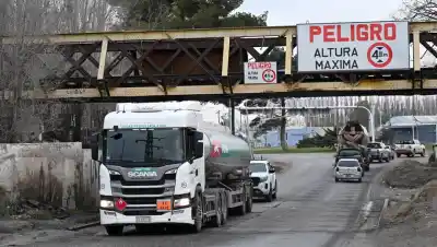 El plan de Río Negro para terminar con los choques al puente ferroviario y preparar la doble vía