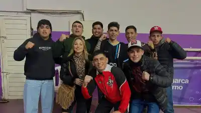 El festival de boxeo en el Poli Norte dejó nocauts que nadie esperaba