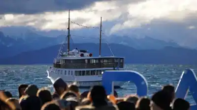 El Nahuel Huapi fue escenario de una postal única: así se vivió el Desfile Náutico