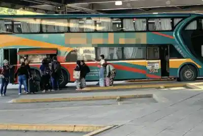 Viajó desde Chaco y al llegar a Santiago descubrió que sus valijas ya no estaban