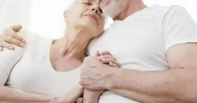 El deseo no se jubila: la sexualidad en los adultos mayores y los mitos que la rodean