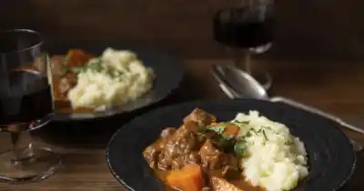 ¿Qué cenar para dormir mejor? Los alimentos que arruinan tu descanso