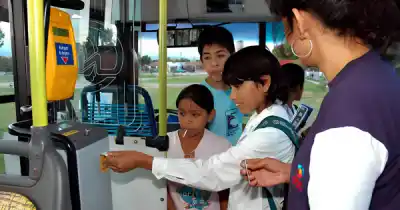 Día del Niño en Salta: el beneficio que permite viajar gratis en colectivo y los requisitos