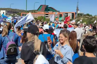 El 28 cobran con aumento, pero los gremios quieren que el 15% restante llegue todo junto