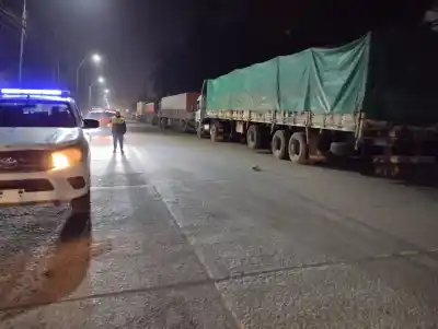 Atropelló a un jubilado en La Florida, escapó sin patente y dejó una pista clave en el asfalto