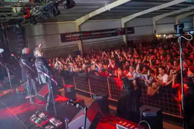 Rock y dulzura: Los Tipitos encendieron la segunda noche de la fiesta en Merlo