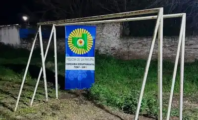 Robaron dos arcos de fútbol de una casa en Toay y el dueño tenía las cámaras: mirá lo que grabaron