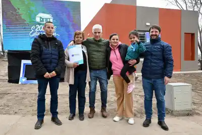 La emoción de una mujer al recibir las llaves de su casa: “Es un sueño que se me hizo realidad”