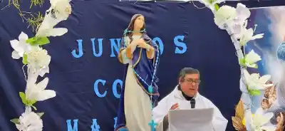 La emotiva procesión que revivió la infancia del padre Oroná y su mensaje para la iglesia