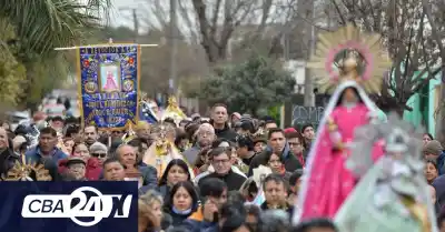 La fe que reunió a 20 mil personas en Villa El Libertador: ¿qué pasó en la celebración?
