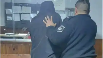Se llevó un posnet y escapó: la persecución terminó con un joven de 20 años aprehendido
