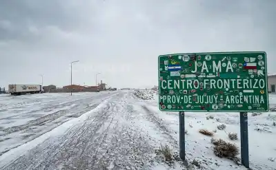 El caos en la frontera: cierran pasos clave y los camiones ahora colapsan Jama