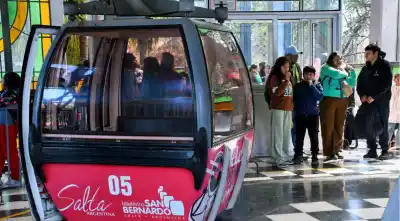 Colapso total en el Teleférico San Bernardo: las familias coparon el cerro y esto es lo que pasó