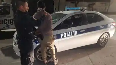 Le robaron el celular a un jubilado en Libertador y lo atraparon tras una persecución