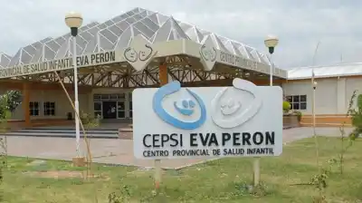 La desesperación de una madre: su bebé se atragantó con carne y murió en Santiago del Estero