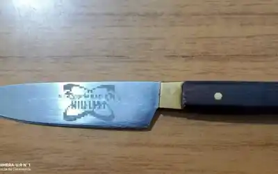 Armada con un cuchillo, amenazó a su ex en pleno centro y desafió a la Policía