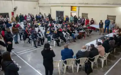 El intendente Saadi se reunió con vecinos de Villa Cubas y prometió obras clave para el barrio
