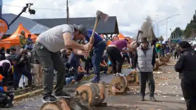 Tradición y destreza: así se vivió el Concurso de Hacheros y Hacheras en la Fiesta de la Nieve