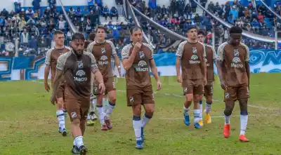 El Santo sale a la ruta: el duelo que puede definir su futuro en el Federal A