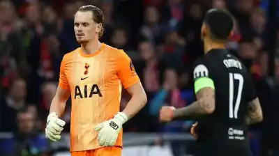 La pesadilla del arquero del Tottenham: dos errores, un cambio a los 15 minutos y un mensaje que lo dice todo