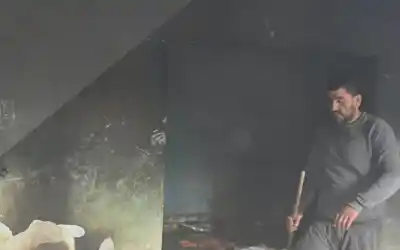 Ardió su casa en minutos y apunta contra una mujer que estaba adentro