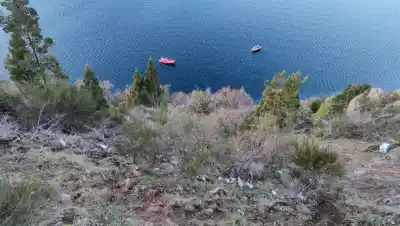 Un vehículo se deslizó en la Ruta 40 y terminó sumergido en el lago Lácar: intensa búsqueda en San Martín de los Andes