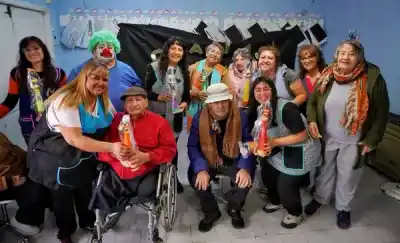 Abuelos de Casas Tuteladas emocionaron a los niños del Jardín del Área 16 con un regalo especial