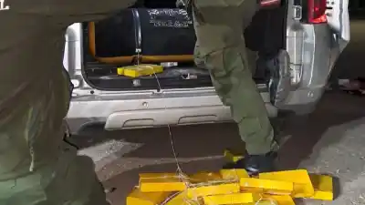 Hallazgo que estremece: encontraron droga escondida en un colectivo y un auto en Jujuy