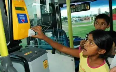 Este domingo los chicos viajan sin pagar en los colectivos de Salta: conocé los requisitos