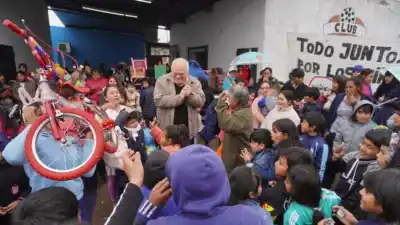 El regalo que Masso llevó a los niños institucionalizados y el emotivo cierre en un club de barrio