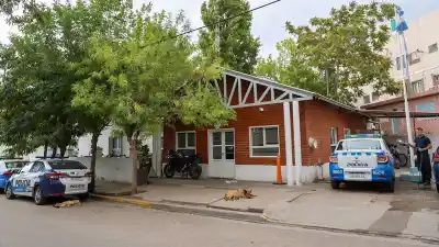 Escandaloso hallazgo en una feria de Neuquén: vendían ropa de trabajo robada de una empresa