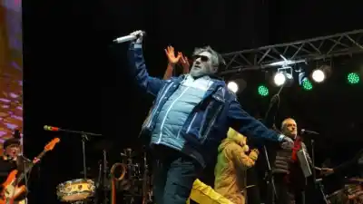 El show que encendió el Centro Cívico: así fue la noche de Los Auténticos Decadentes en la Fiesta de la Nieve