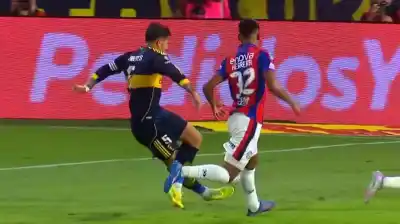 La jugada de Paredes que iluminó un clásico gris y dejó una pregunta en el aire