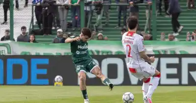 El Verde no frena: Sarmiento sumó su tercera victoria al hilo y complicó a Huracán