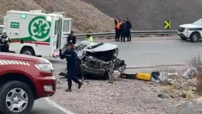 Una mujer murió tras desbarrancar una camioneta en la Cuesta de Lipán