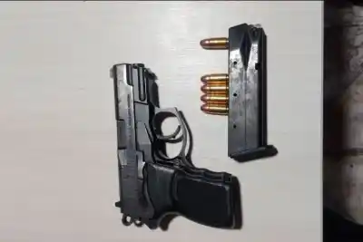 Dos adolescentes detenidos tras una balacera en Paraná: hallaron un arma y droga