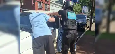Desesperación en Posadas: una beba quedó encerrada en una camioneta y el rescate tuvo final feliz