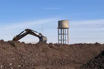 El plan de limpieza en Comarsa ya lleva retirados 105.000 metros cúbicos de residuos