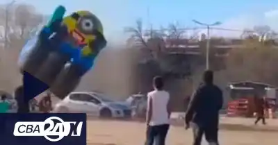 El viento jugó una mala pasada: un remolino levantó un tobogán inflable y dos chicos terminaron en el hospital