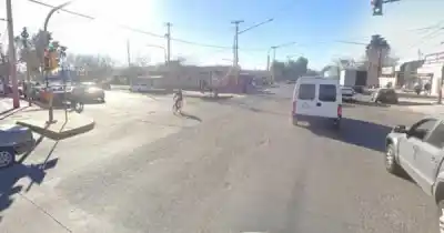 Salieron a caminar y un ladrón los apuntó con un arma: el botín que se llevó